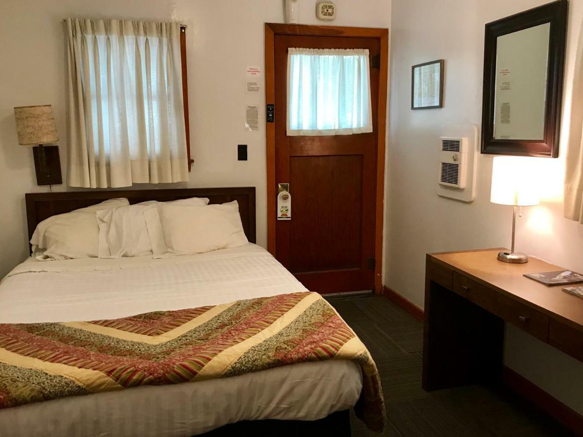 Chalet Motel Custer Bagian luar foto